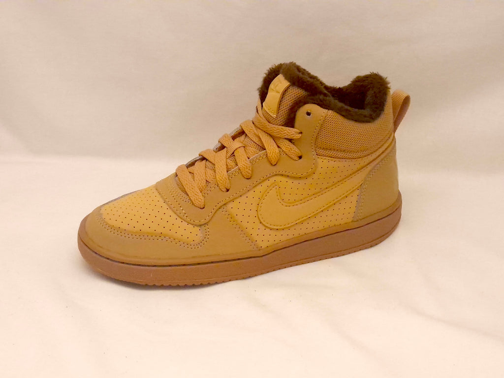 Nike Court Borough mid UK4