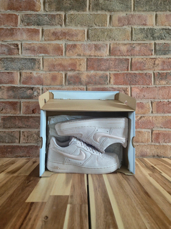Nike Air Force 1 07 womens uk7.5 brand new in box