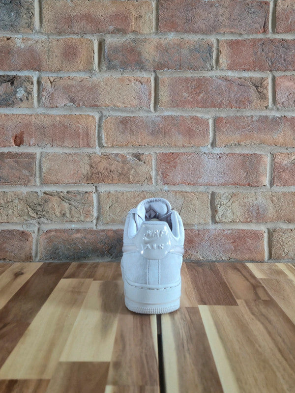 Nike Air Force 1 07 womens uk7.5 brand new in box