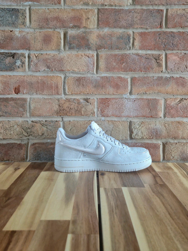 Nike Air Force 1 07 womens uk7.5 brand new in box